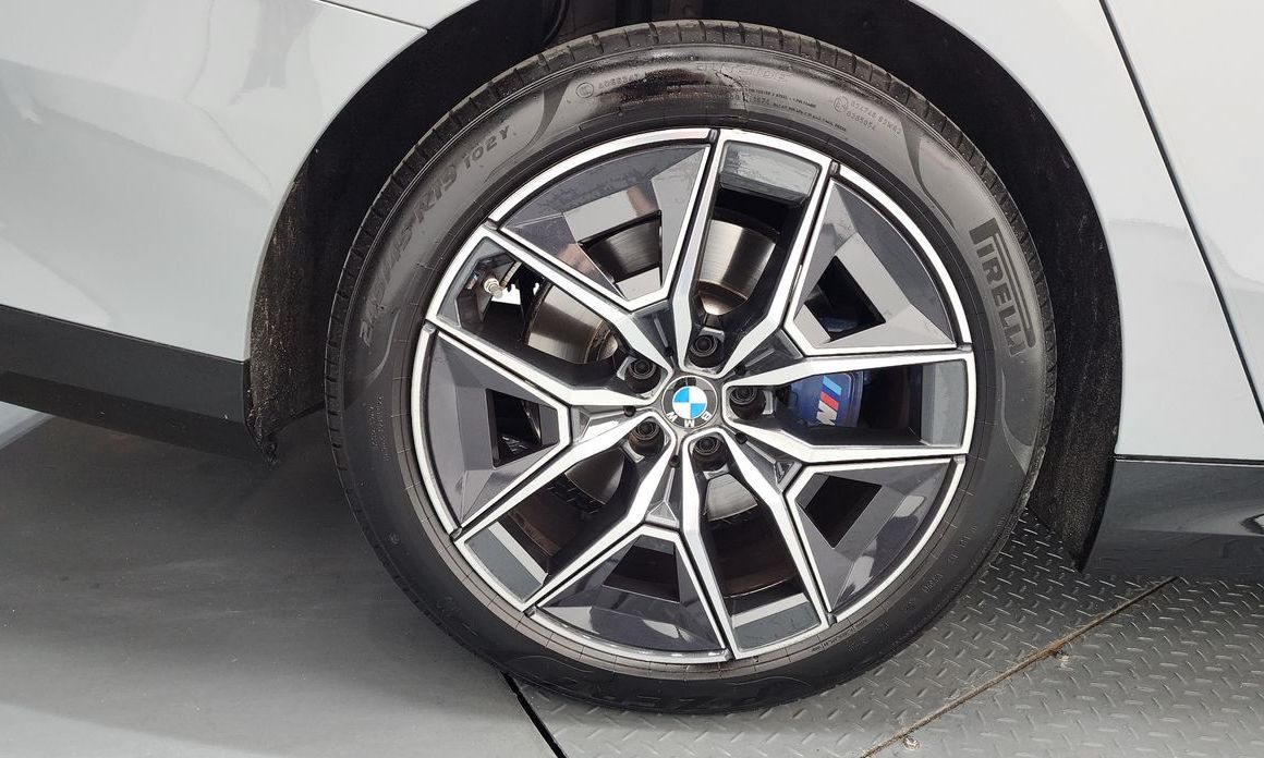 BMW 5-Series 2025