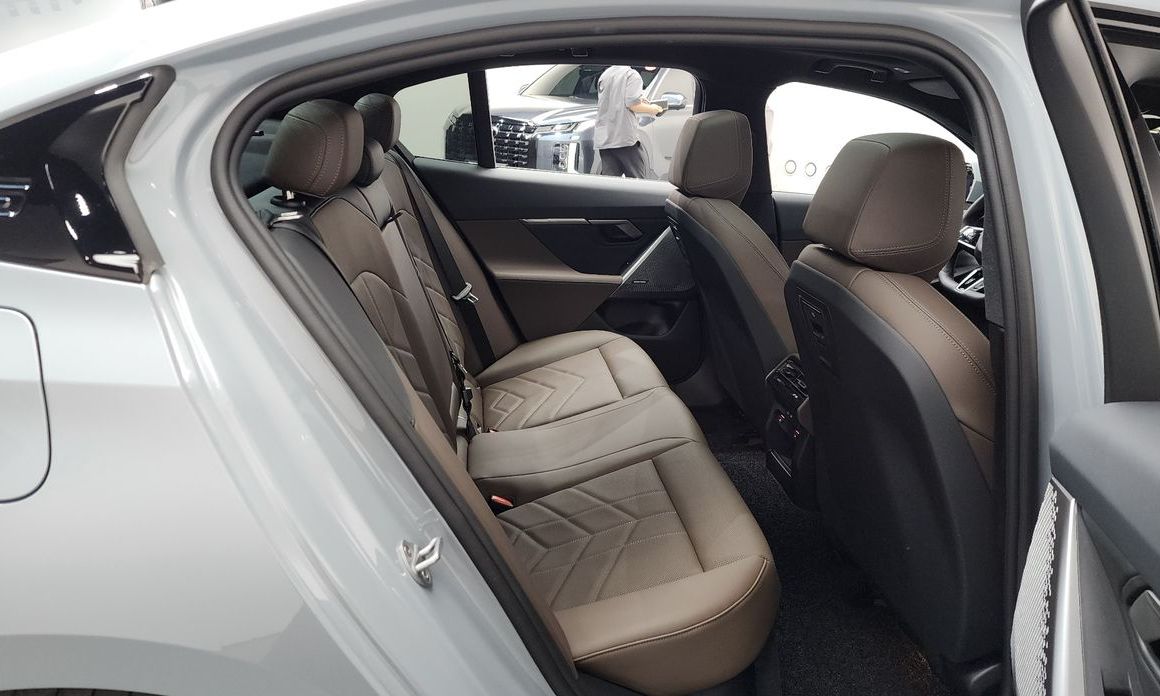 BMW 5-Series 2025
