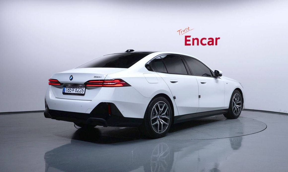 BMW 5-Series 2025