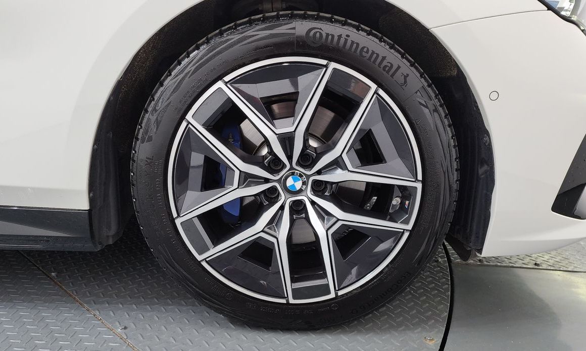 BMW 5-Series 2025