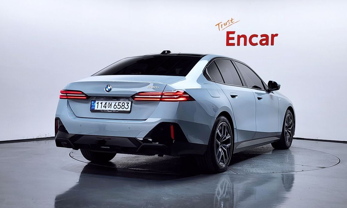 BMW 5-Series 2025