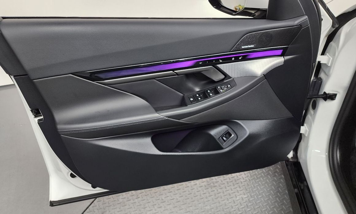 BMW 5-Series 2025