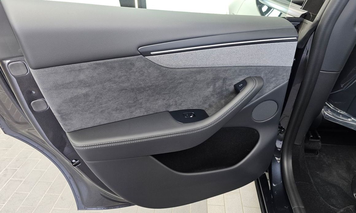 Tesla Model Y 2026