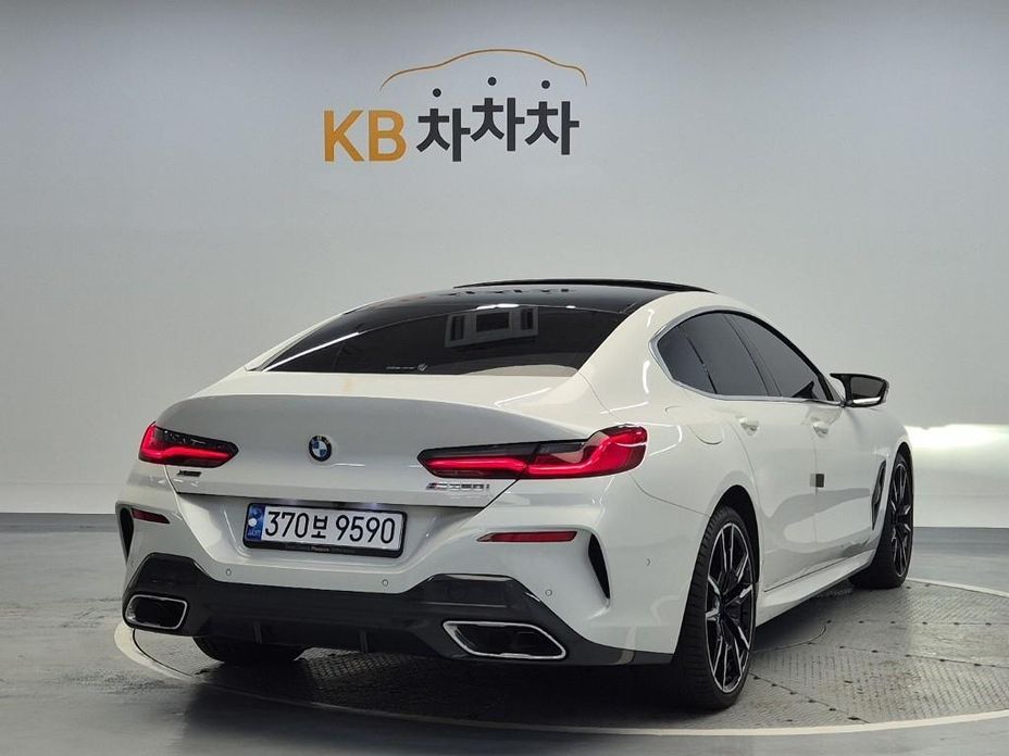 BMW 8-Series 2024