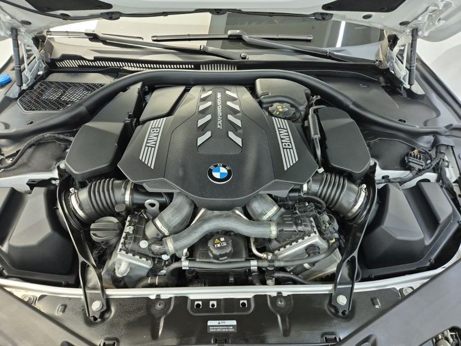 BMW 8-Series 2024