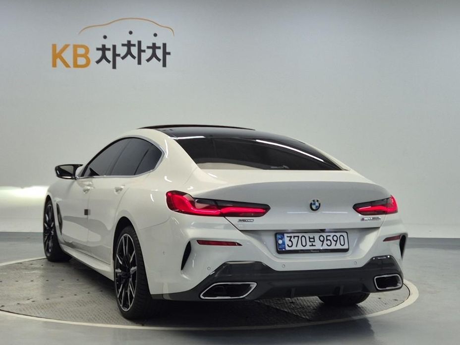 BMW 8-Series 2024
