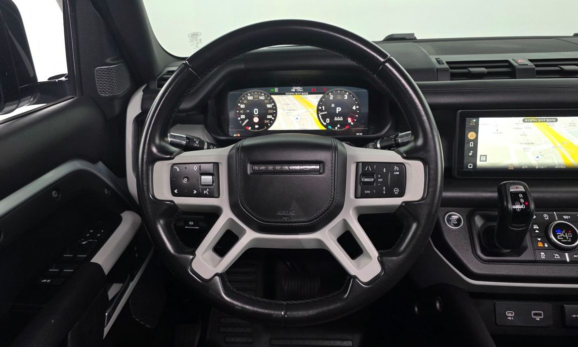 Land Rover Defender 2022