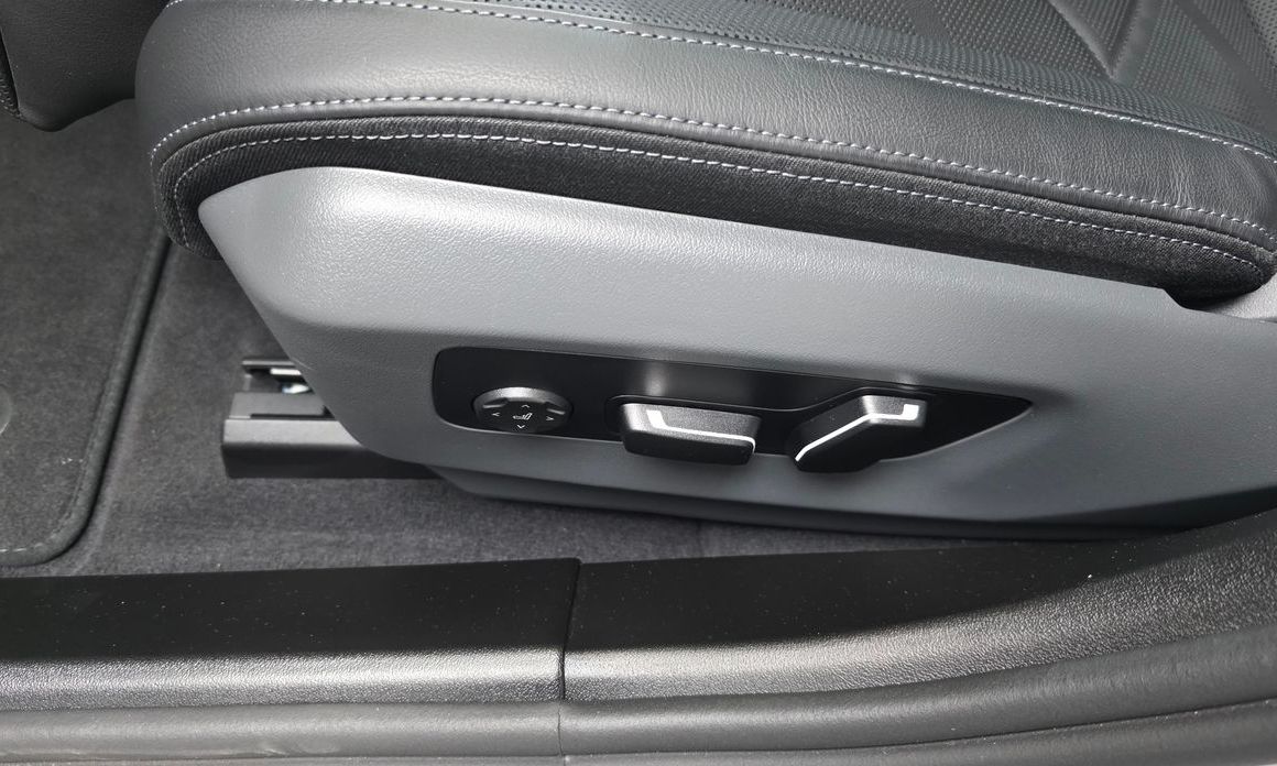 BMW 5-Series 2025
