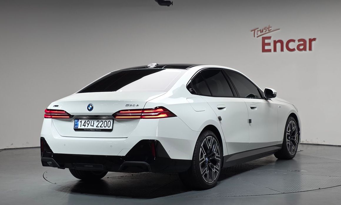 BMW 5-Series 2025
