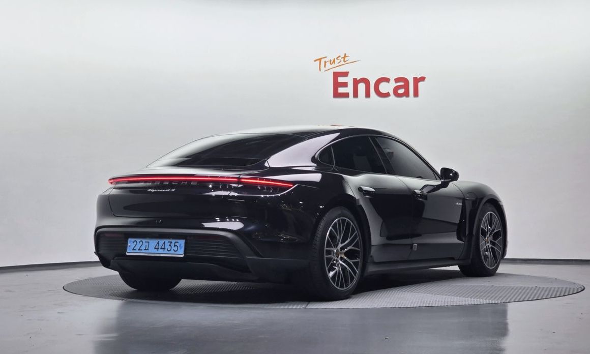 Porsche Taycan 2022