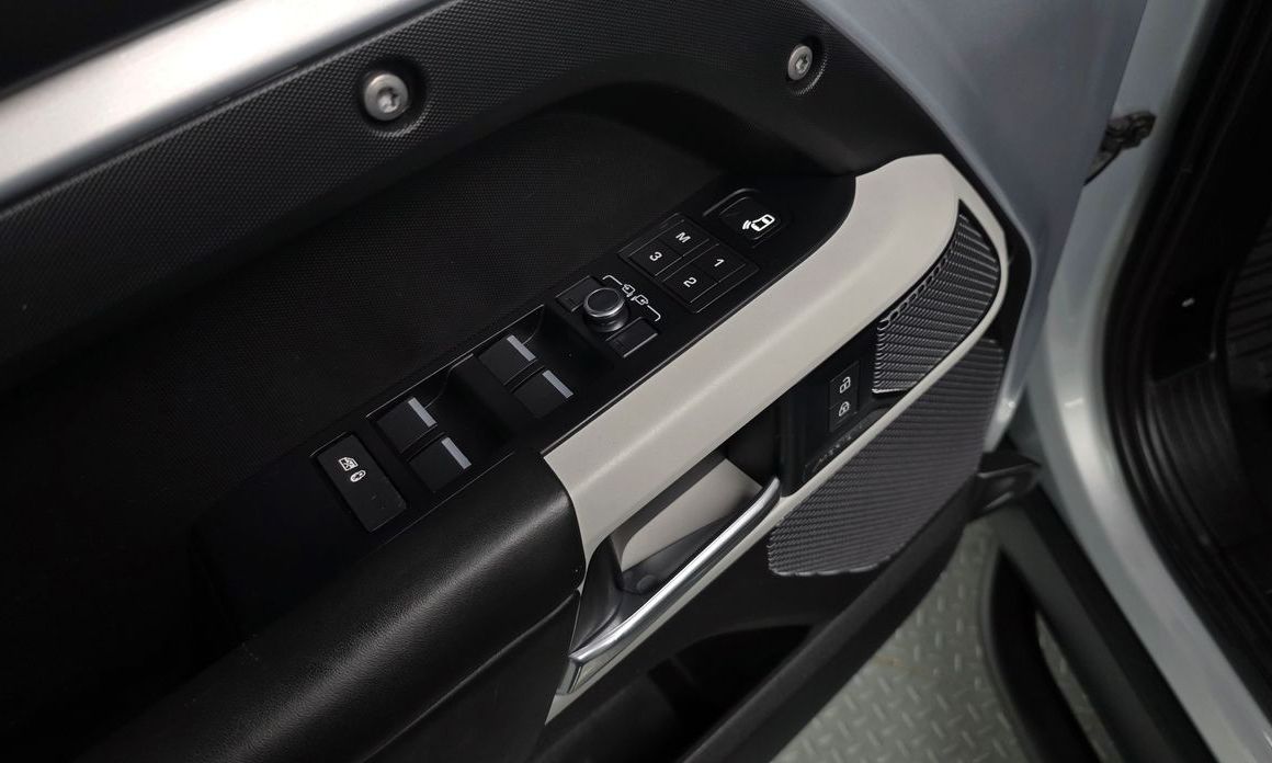 Land Rover Defender 2022