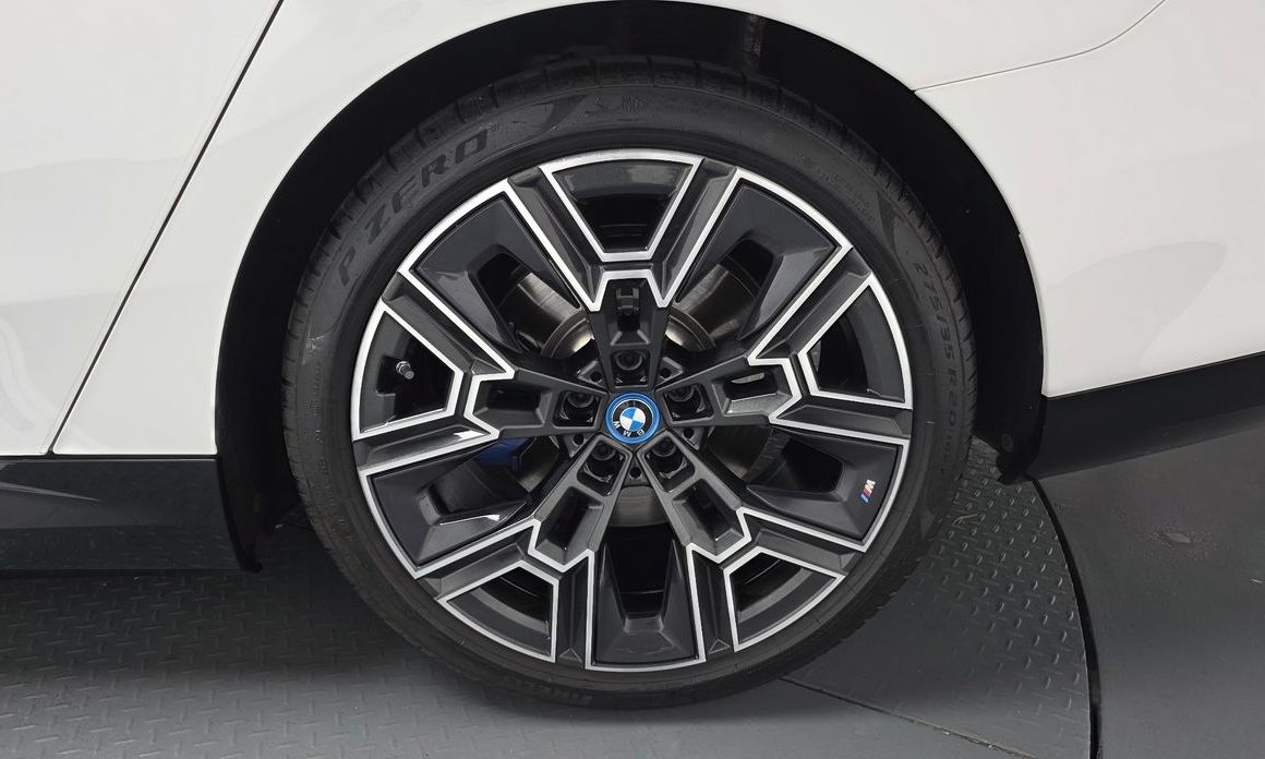 BMW 5-Series 2025