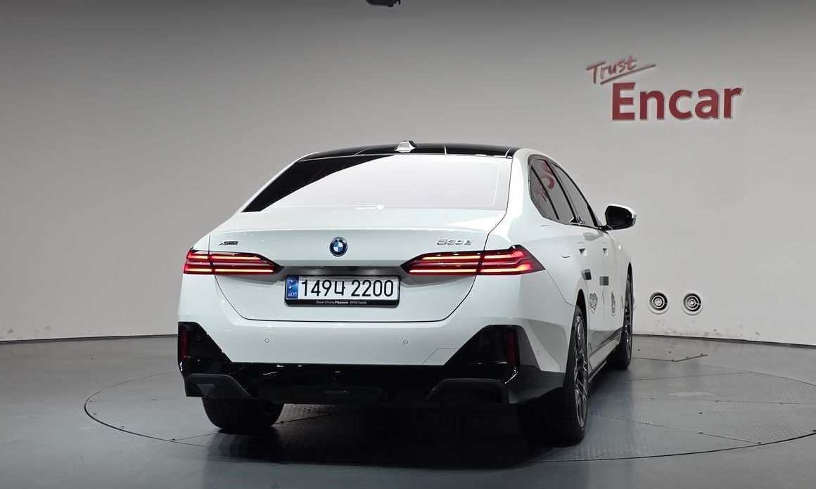 BMW 5-Series 2025