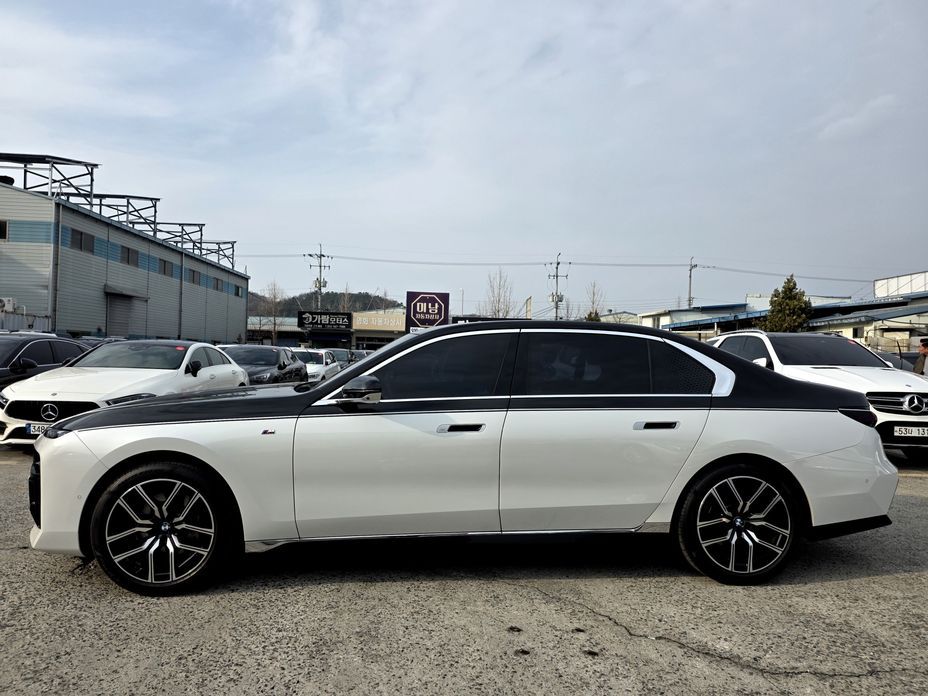 BMW 7-Series 2023