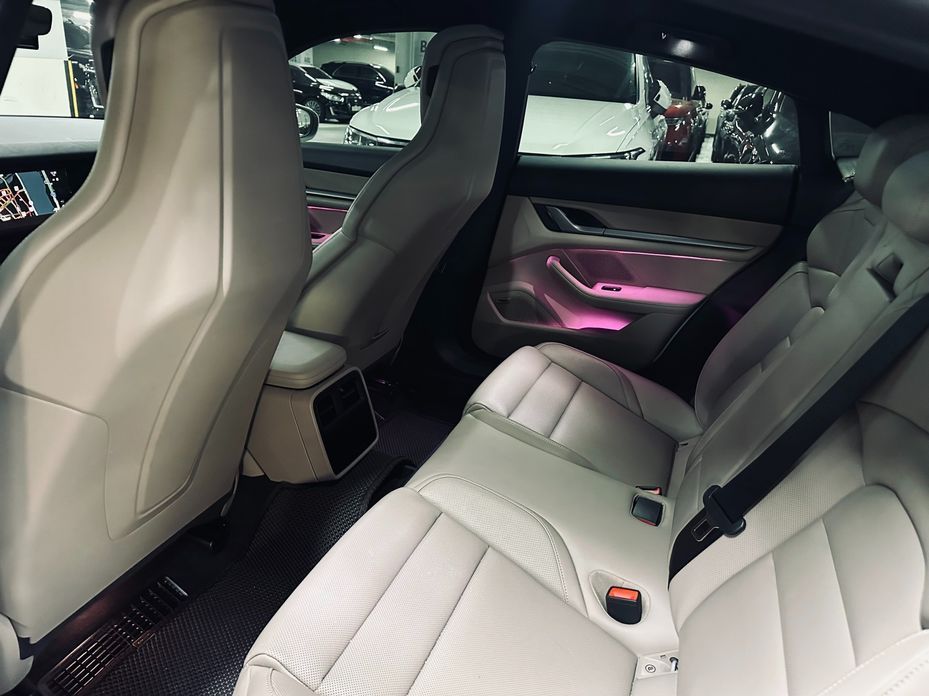 Porsche Taycan 2025