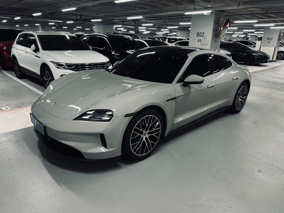 Porsche Taycan 2025