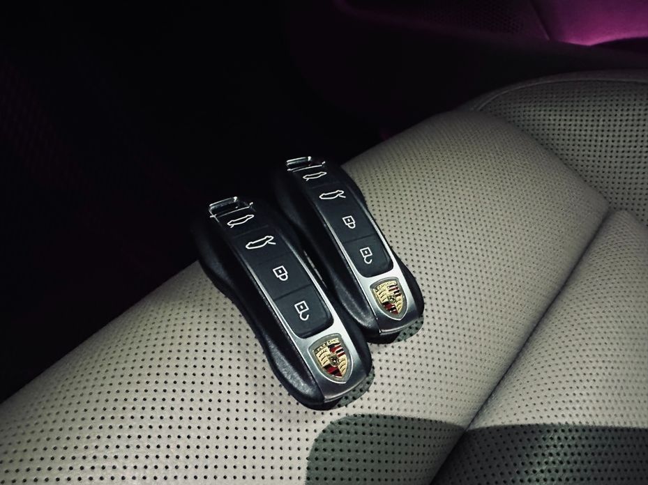 Porsche Taycan 2025