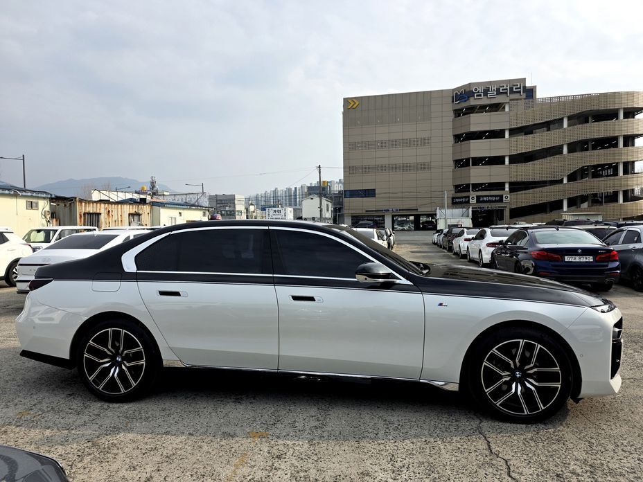 BMW 7-Series 2023