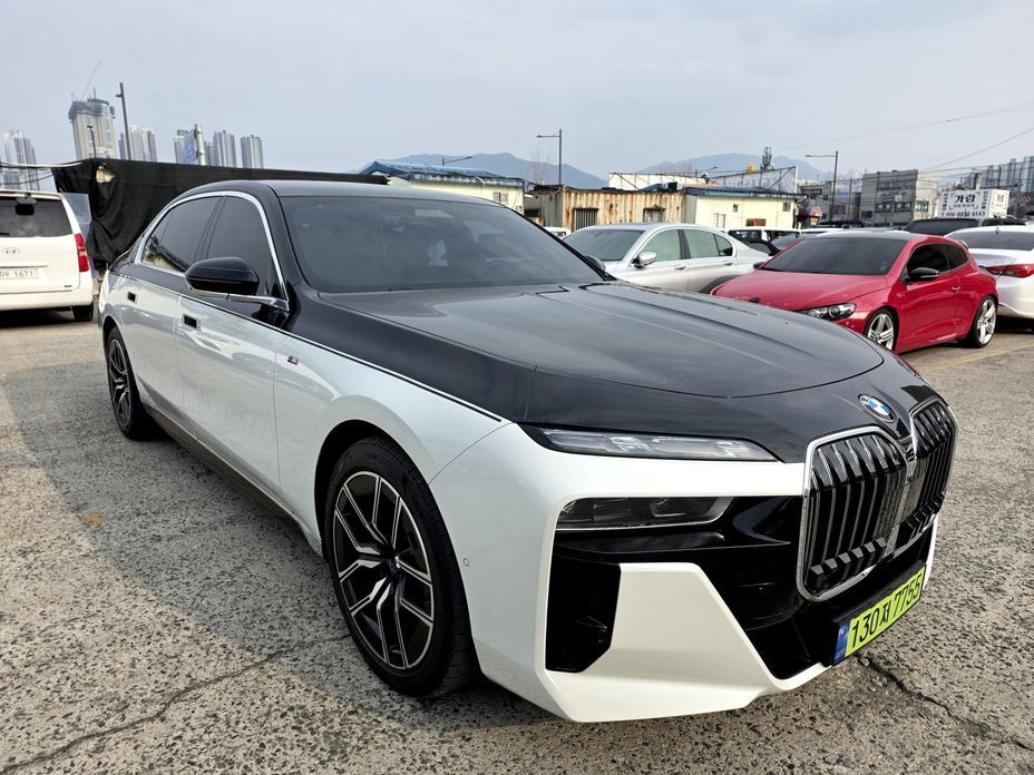 BMW 7-Series 2023
