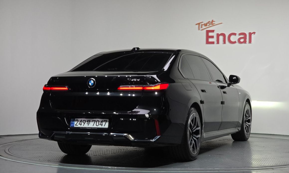 BMW 7-Series 2024