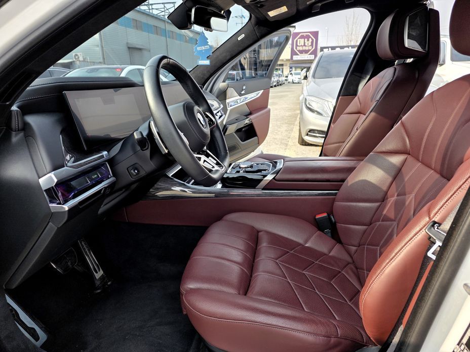 BMW 7-Series 2023