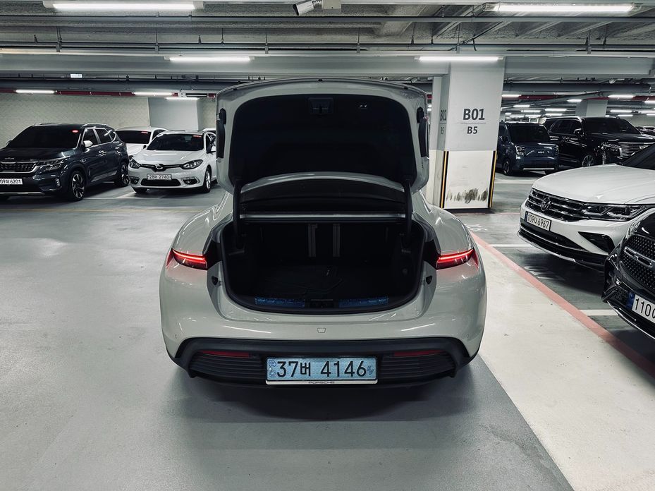 Porsche Taycan 2025