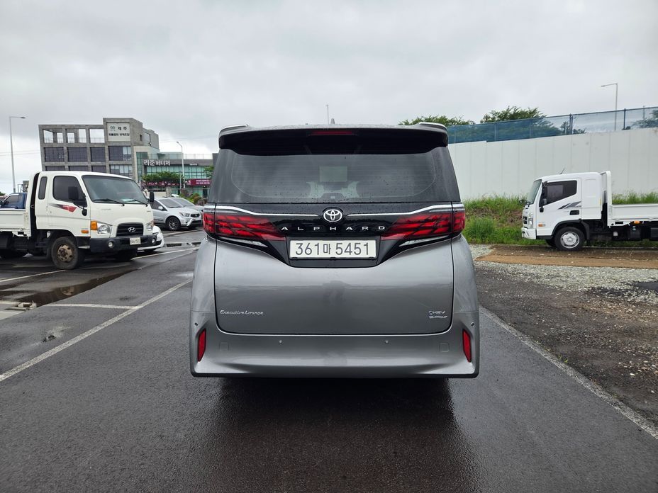 Toyota Alphard 2024