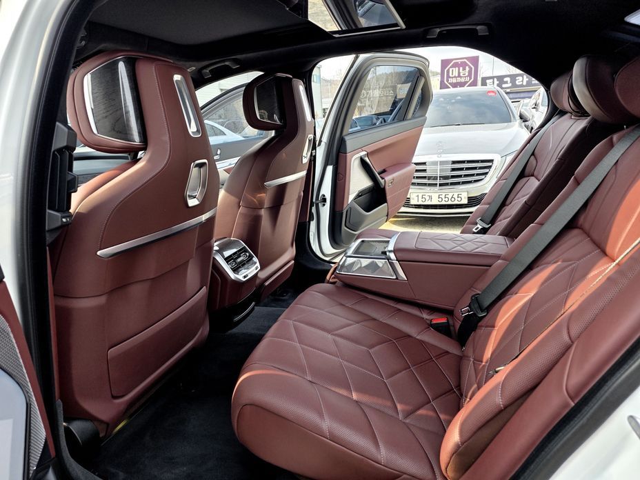 BMW 7-Series 2023