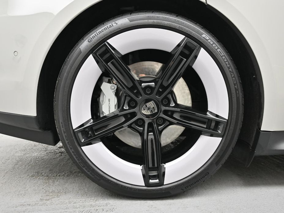 Porsche Taycan 2025