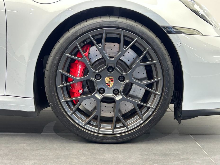 Porsche 911 2025
