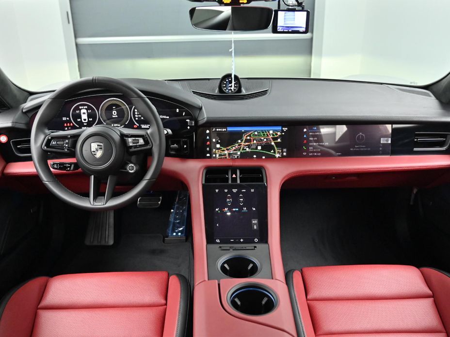 Porsche Taycan 2025