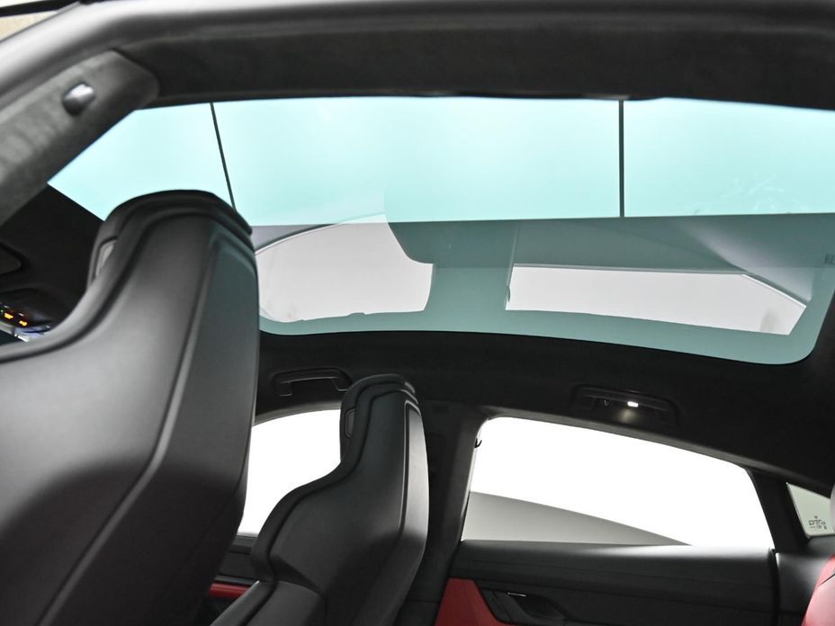 Porsche Taycan 2025