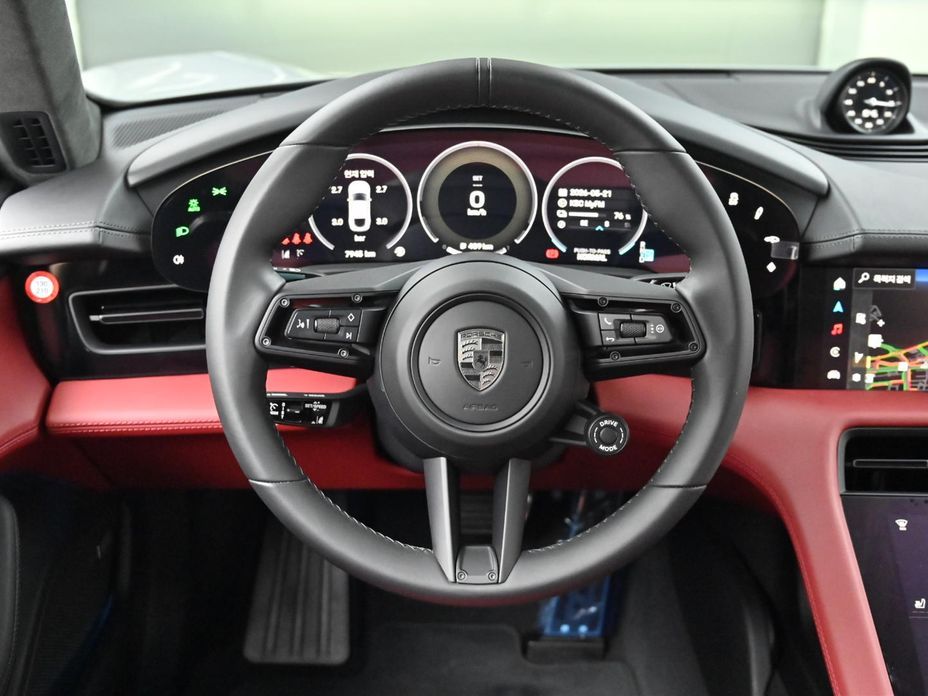 Porsche Taycan 2025