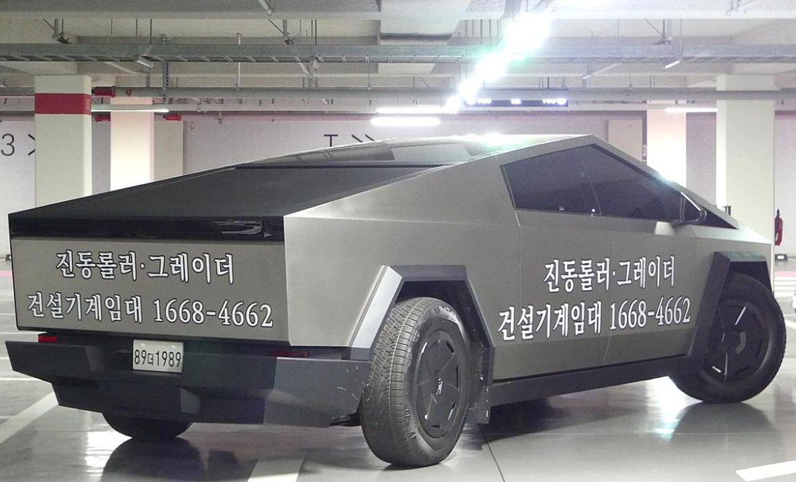 Tesla Cybertruck 2026