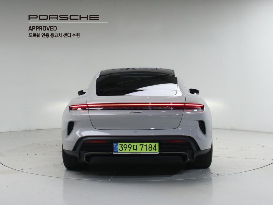 Porsche Taycan 2025
