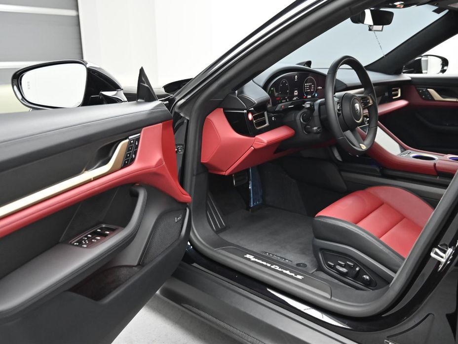 Porsche Taycan 2025