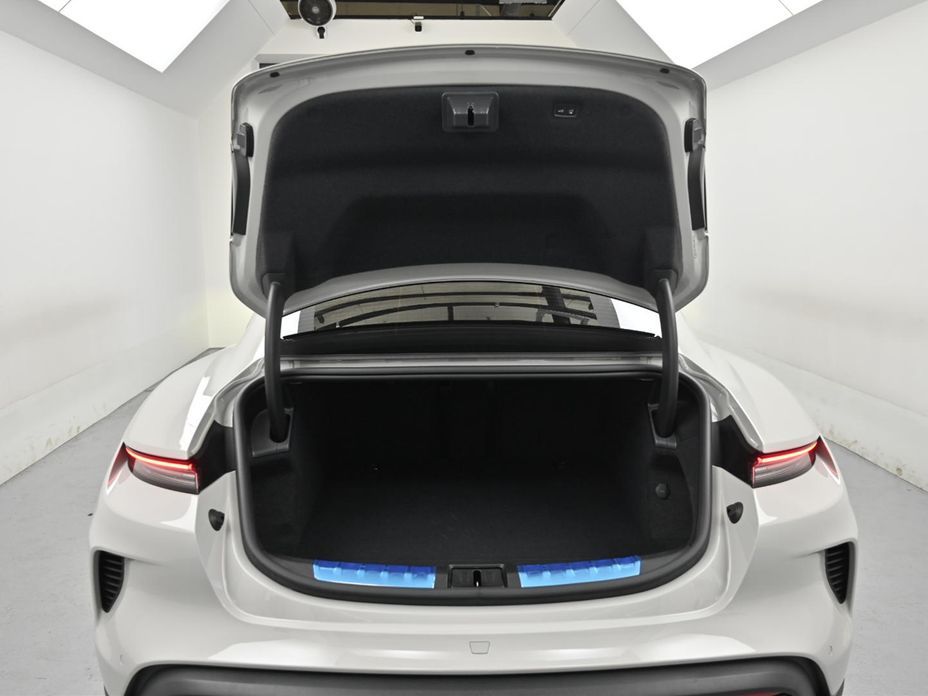 Porsche Taycan 2025