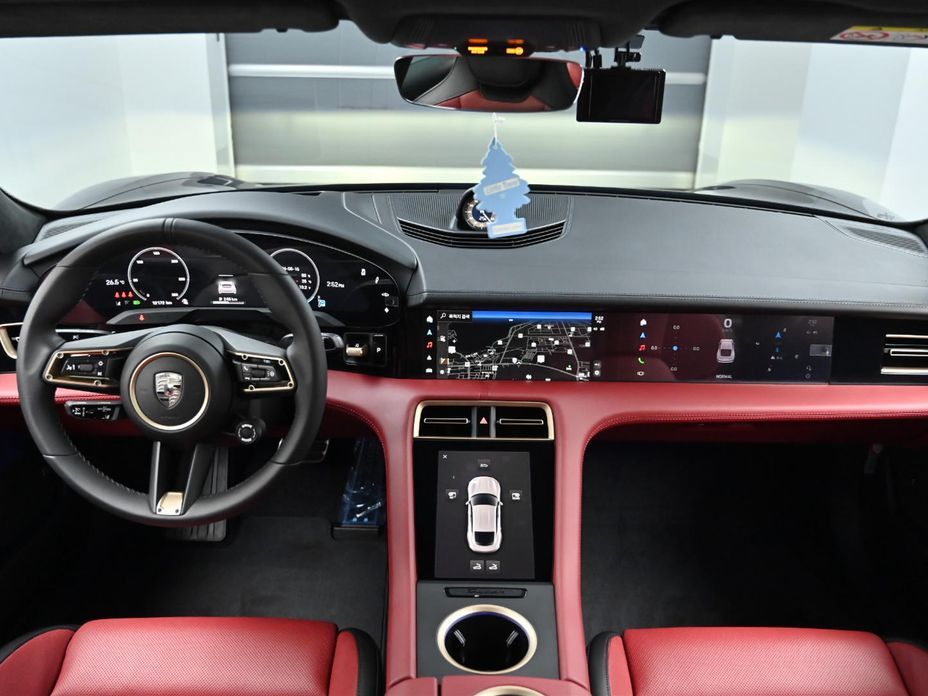 Porsche Taycan 2025