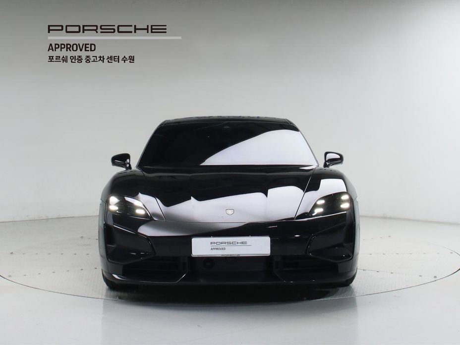 Porsche Taycan 2025