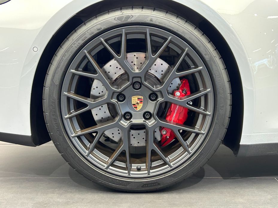 Porsche 911 2025