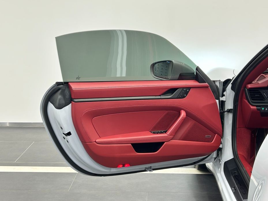 Porsche 911 2025