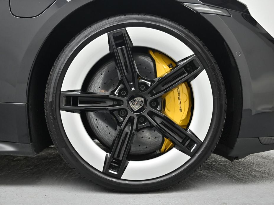 Porsche Taycan 2025