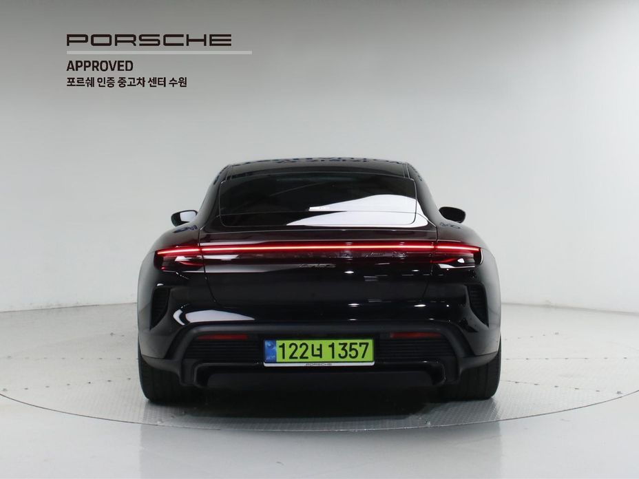 Porsche Taycan 2025