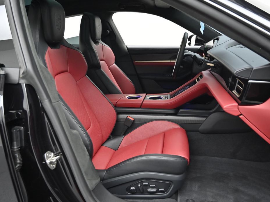 Porsche Taycan 2025