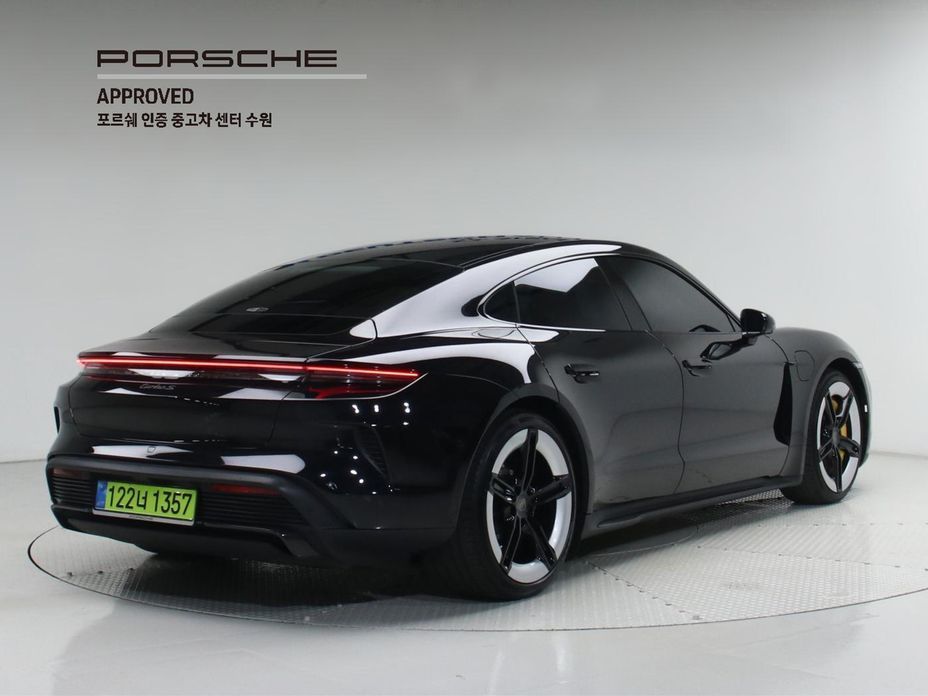 Porsche Taycan 2025