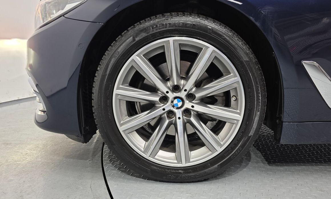 BMW 5-Series 2019