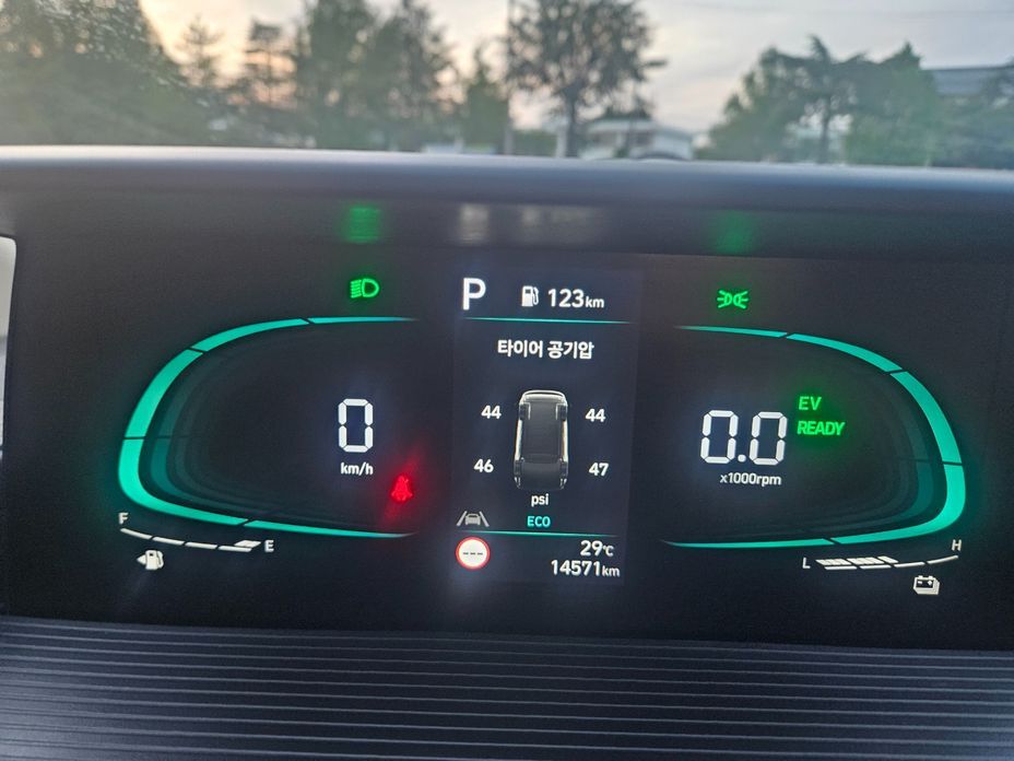 Hyundai Staria 2025
