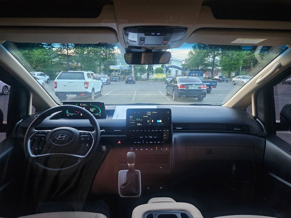 Hyundai Staria 2025