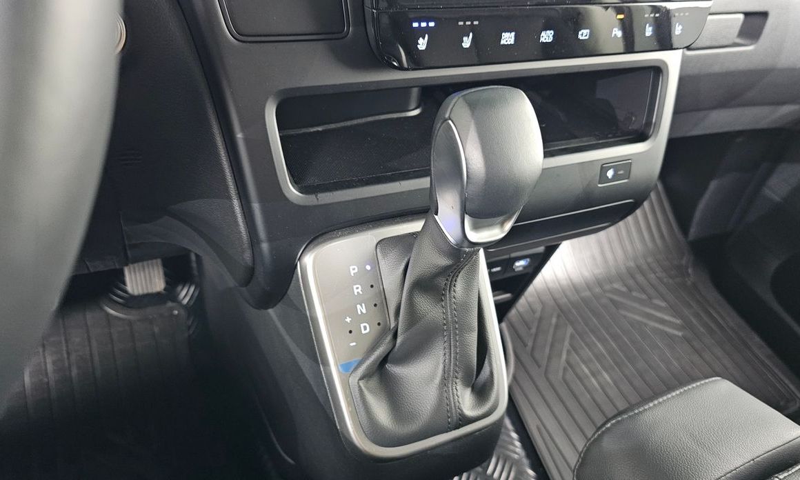 Hyundai Staria 2025