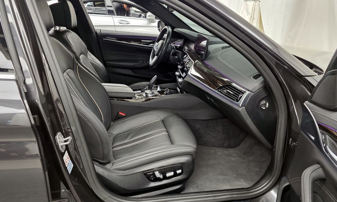 BMW 5-Series 2021